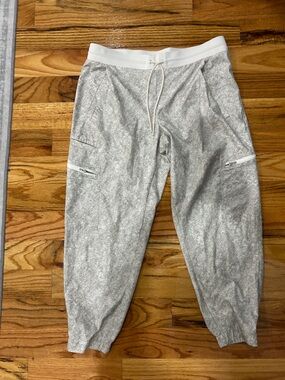 Athleta Women’s  Light Gray/greenish Drawstring Joggers Venture Printed Pant